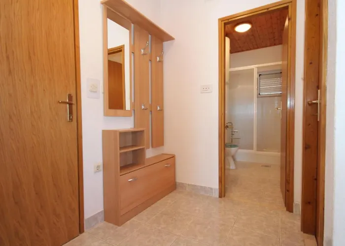 With Parking Space Preko, Ugljan - 8417 * بريكو