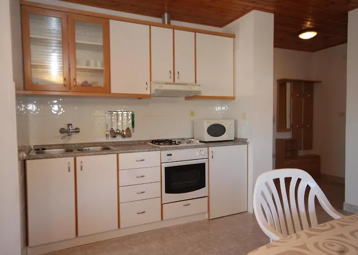 With Parking Space Preko, Ugljan - 8417 * بريكو