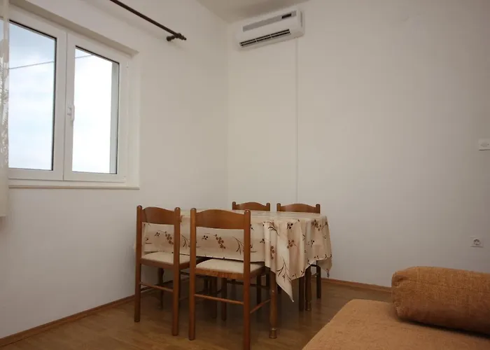 Διαμέρισμα With Parking Space Preko, Ugljan - 8417 *