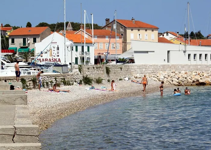 Apartmán With Parking Space Preko, Ugljan - 8417 *