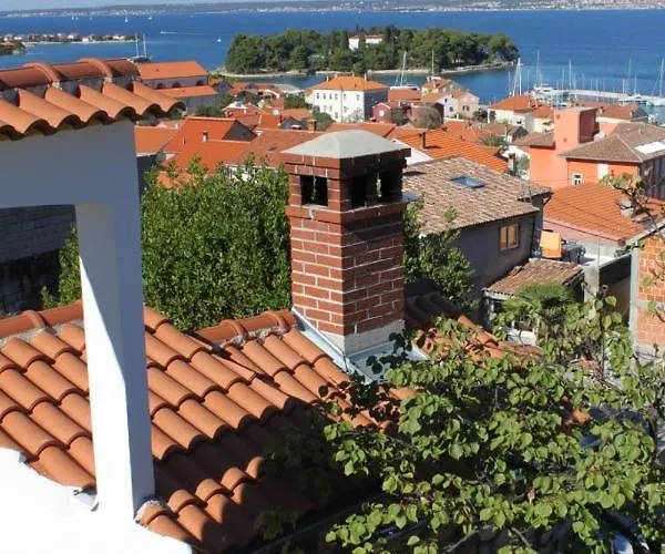 Apartmán With Parking Space Preko, Ugljan - 8417 Preko